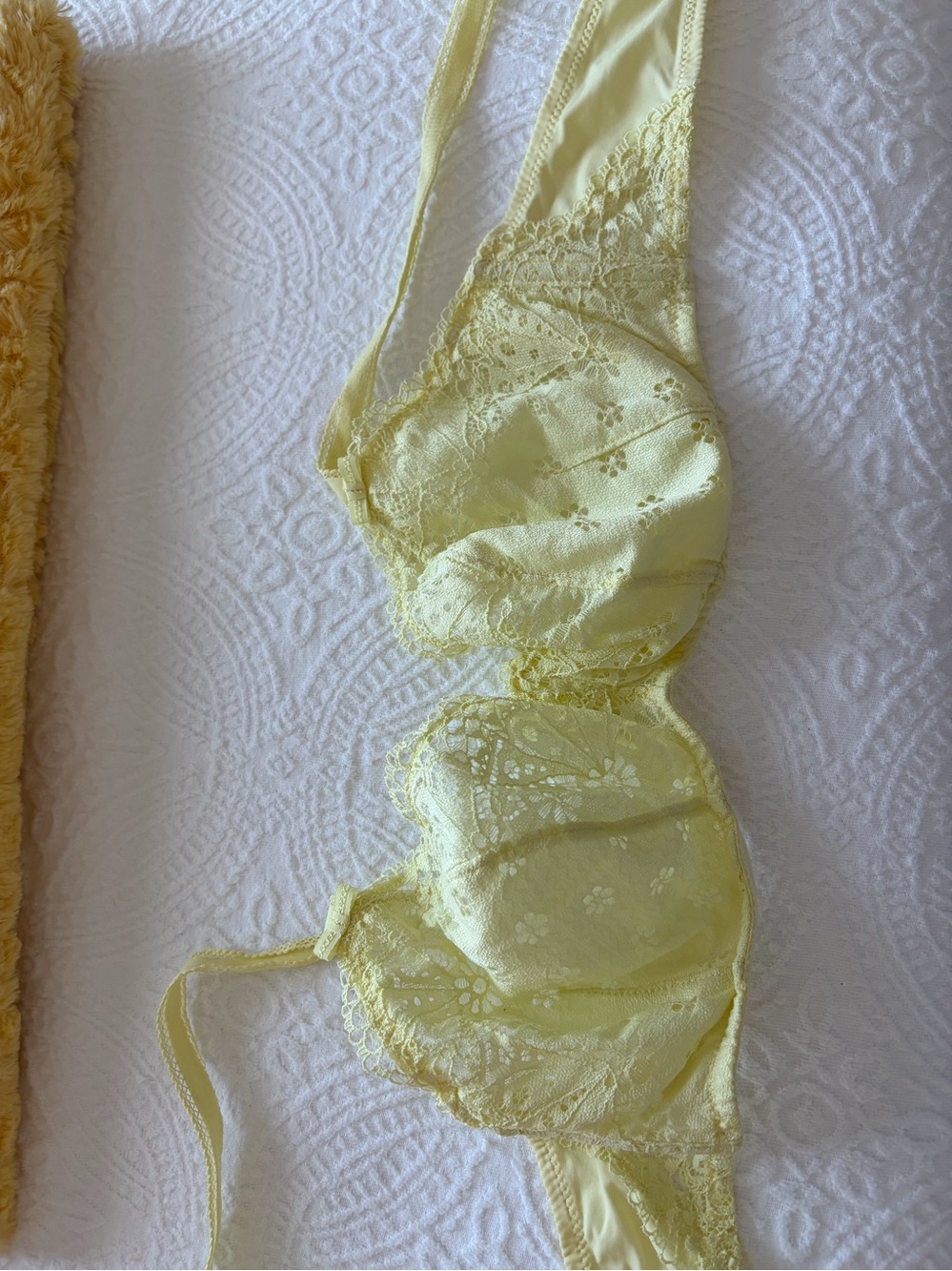 Simone Perele soft yellow lace bra size 36C. Like new - Picture 2 of 5